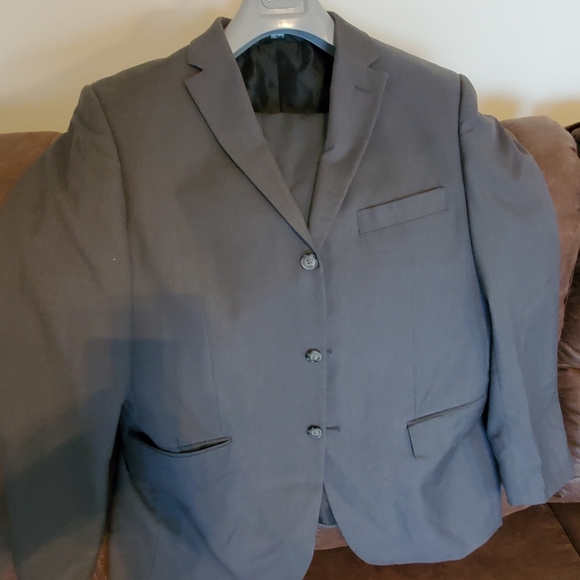 Suits - Picture 11 of 13